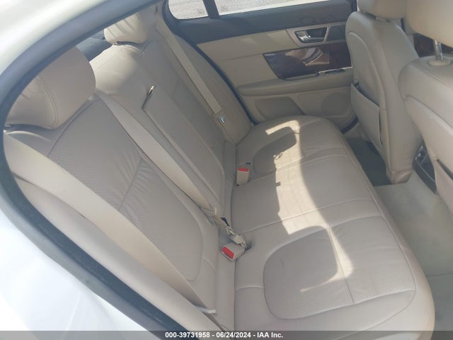 2011 JAGUAR XF SAJWA0GB4BLR81483 Photo 7