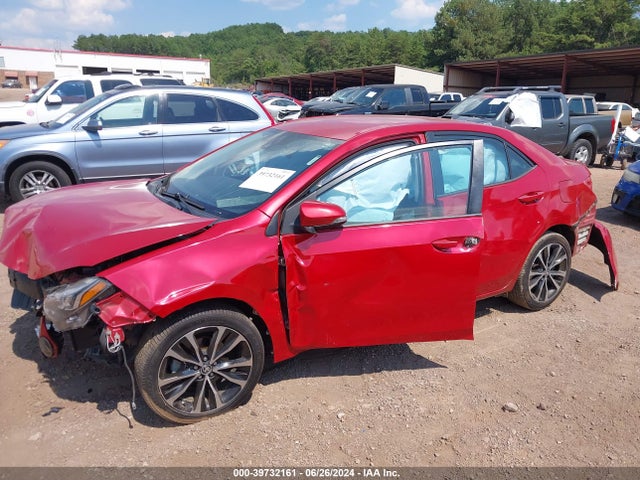 Toyota COROLLA SE 2018 5YFBURHE3JP826205 Image 3
