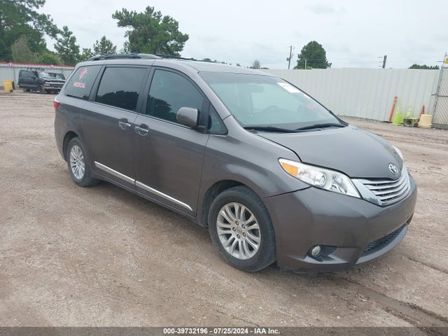 Toyota Sienna Xle 8 Passenger 2016 5TDYK3DC4GS766159 main image