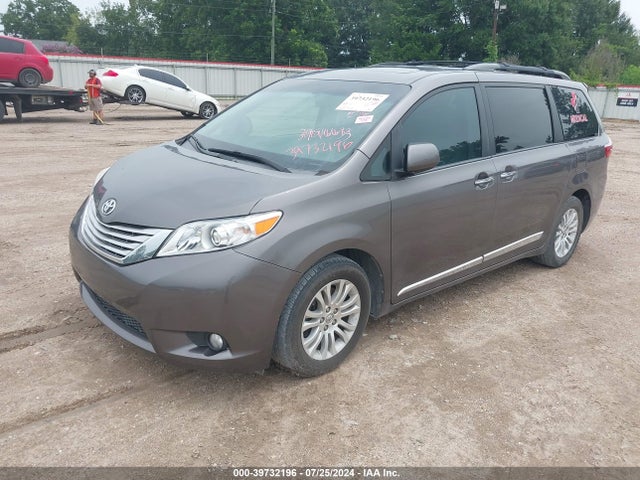 Toyota Sienna Xle 8 Passenger 2016 5TDYK3DC4GS766159 Image 2