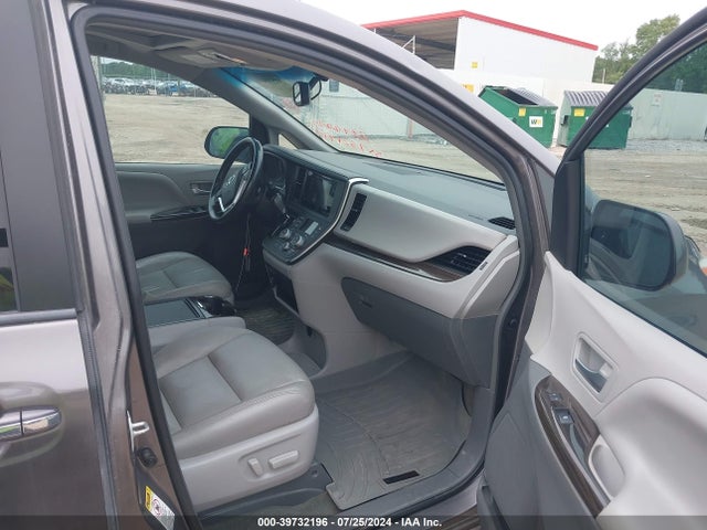 Toyota Sienna Xle 8 Passenger 2016 5TDYK3DC4GS766159 Image 5