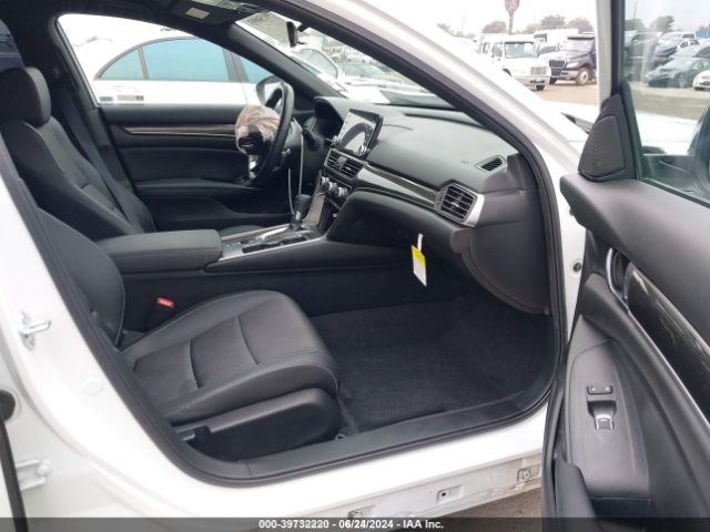 1HGCV1F30NA105033 Honda Accord Sport