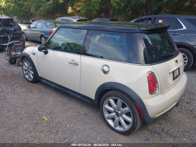 2006 MINI COOPER S WMWRE33596TJ38772 Photo 2