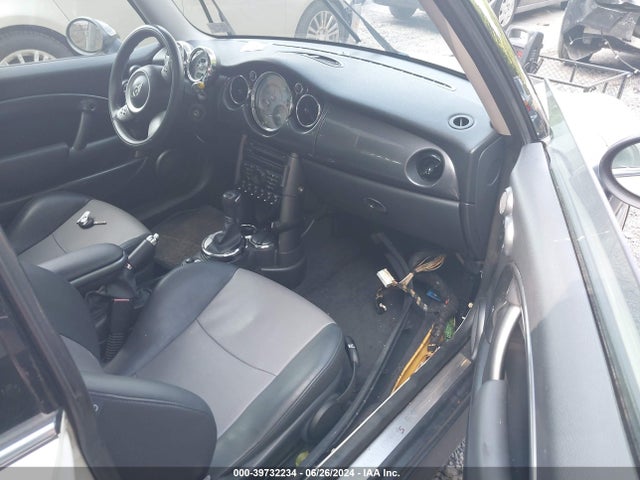 2006 MINI COOPER S WMWRE33596TJ38772 Photo 4