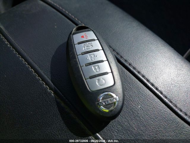5N1AT2MV8HC849196 Nissan ROGUE SV