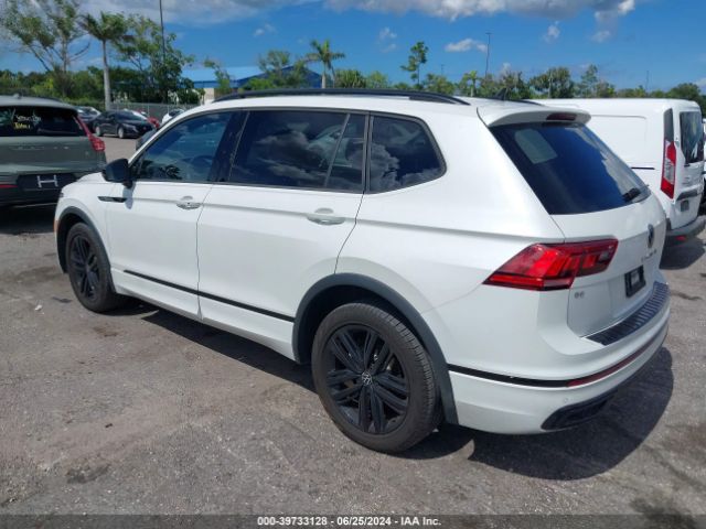 3VVCB7AX0NM133410 Volkswagen Tiguan 2.0t Se R-line Black