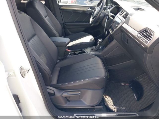 3VVCB7AX0NM133410 Volkswagen Tiguan 2.0t Se R-line Black
