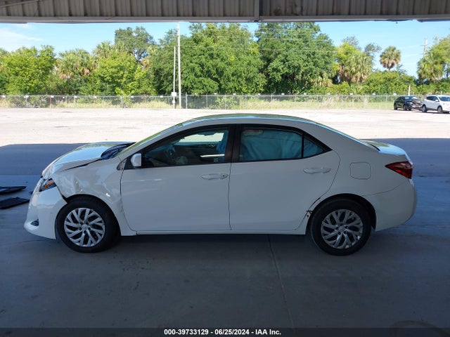 Toyota COROLLA LE 2018 5YFBURHE7JP840379 Image 14