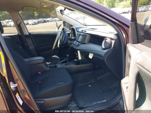 Toyota RAV4 LE 2018 2T3BFREV1JW724454 Image 5