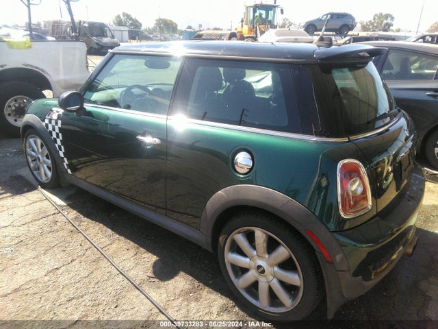 2010 MINI COOPER S WMWMF7C55ATX44089 Photo 2