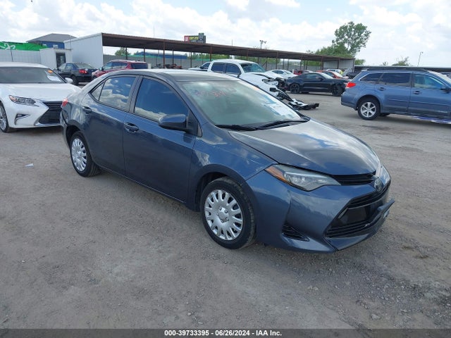 Toyota COROLLA LE 2018 5YFBURHE8JP747371 main image