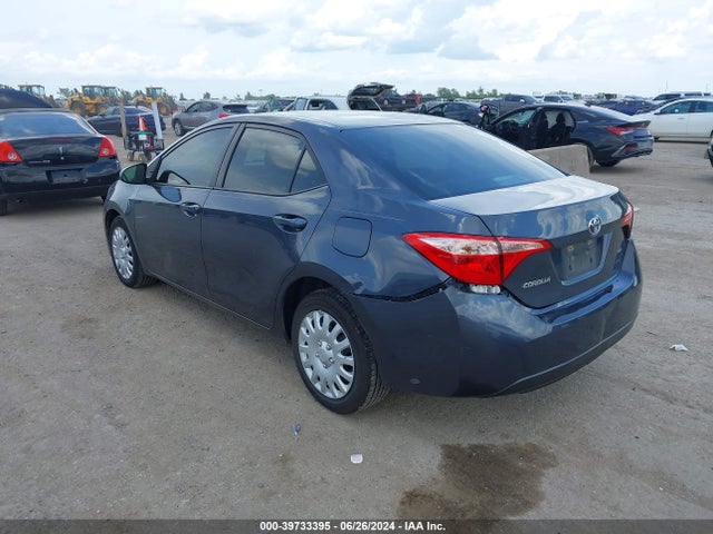 Toyota COROLLA LE 2018 5YFBURHE8JP747371 Image 3