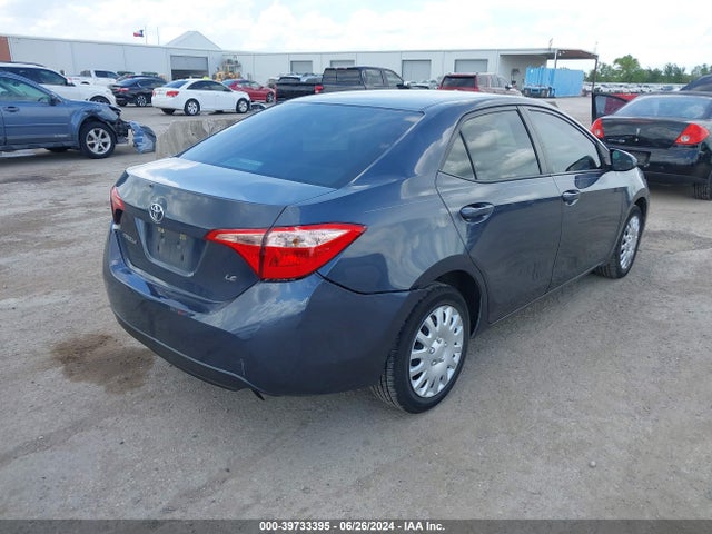 Toyota COROLLA LE 2018 5YFBURHE8JP747371 Image 4