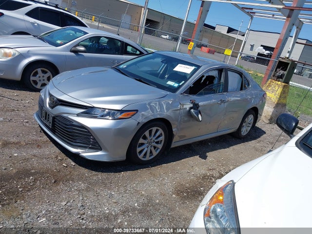 Toyota CAMRY LE 2020 4T1C11AK5LU884185 Image 2