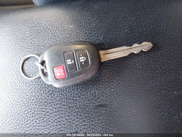 Toyota Rav4 Xle 2017 2T3RFREV4HW554079 Image 11