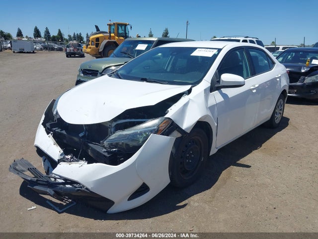 Toyota COROLLA LE 2018 2T1BURHE0JC969631 Image 2
