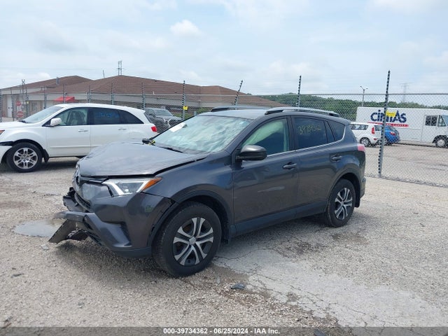 Toyota RAV4 LE 2018 JTMBFREV3JJ743618 Image 2