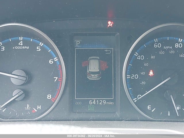Toyota RAV4 LE 2018 JTMBFREV3JJ743618 Image 7