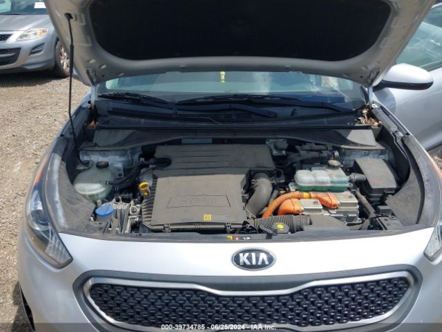 KNDCB3LC8J5209943 KIA NIRO LX