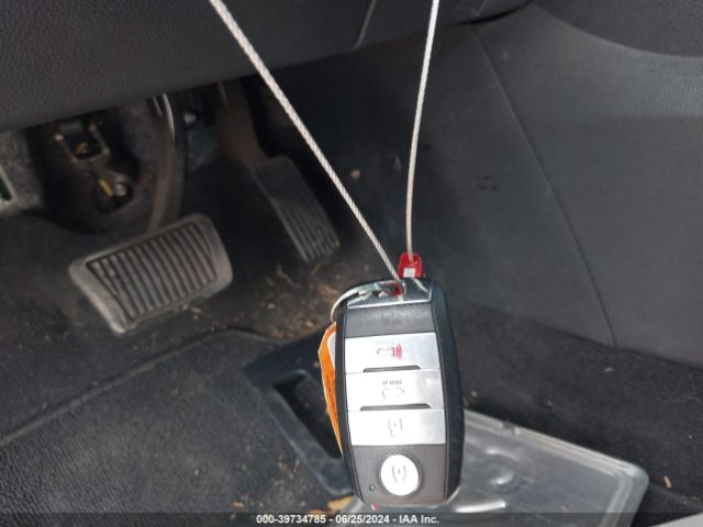 KNDCB3LC8J5209943 KIA NIRO LX