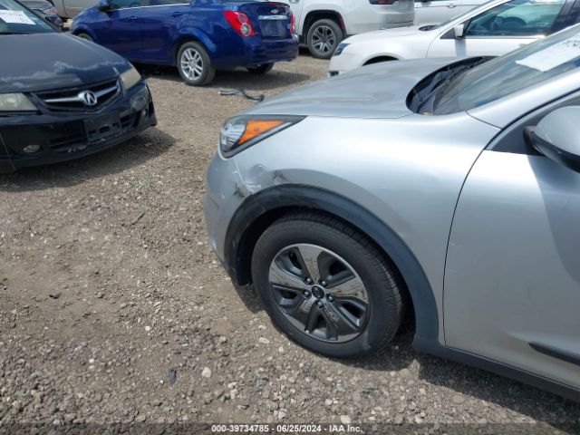 KNDCB3LC8J5209943 KIA NIRO LX