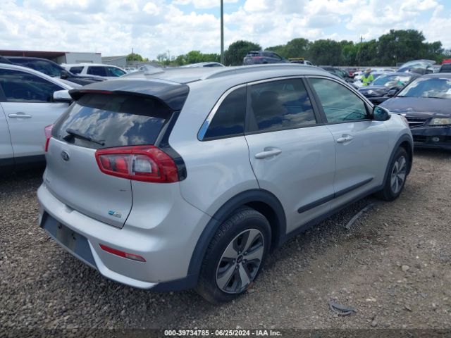 KNDCB3LC8J5209943 KIA NIRO LX
