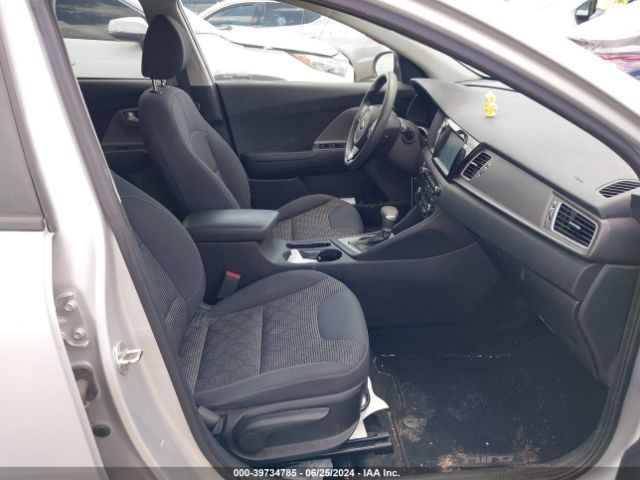 KNDCB3LC8J5209943 KIA NIRO LX
