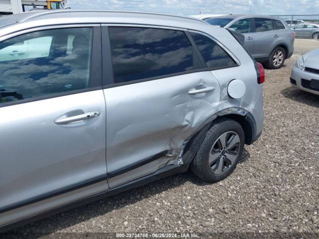 KNDCB3LC8J5209943 KIA NIRO LX