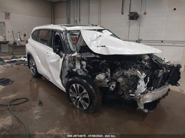 Toyota Highlander Xle 2021 5TDHZRBH6MS058603 zdjęcie główne