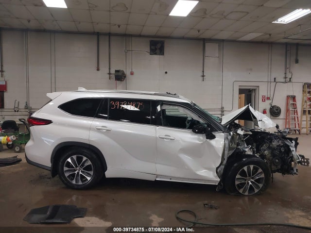 Toyota Highlander Xle 2021 5TDHZRBH6MS058603 Image 14