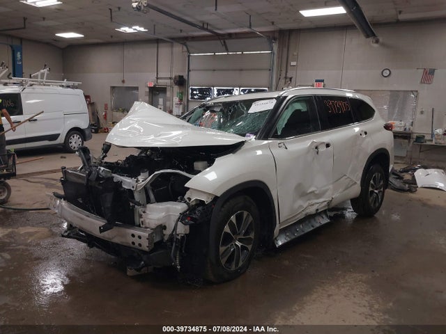 Toyota Highlander Xle 2021 5TDHZRBH6MS058603 Image 2