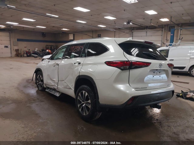 Toyota Highlander Xle 2021 5TDHZRBH6MS058603 Image 3