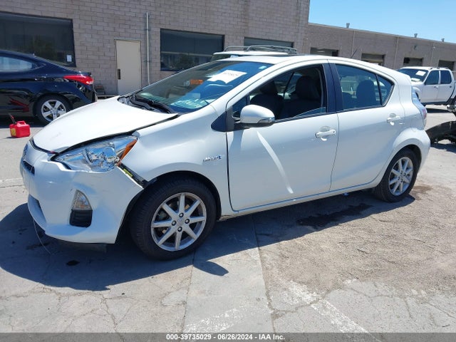 Toyota Prius C Four 2014 JTDKDTB31E1072588 Image 2