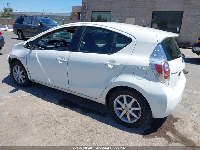 Toyota Prius C Four 2014 JTDKDTB31E1072588 Image 3