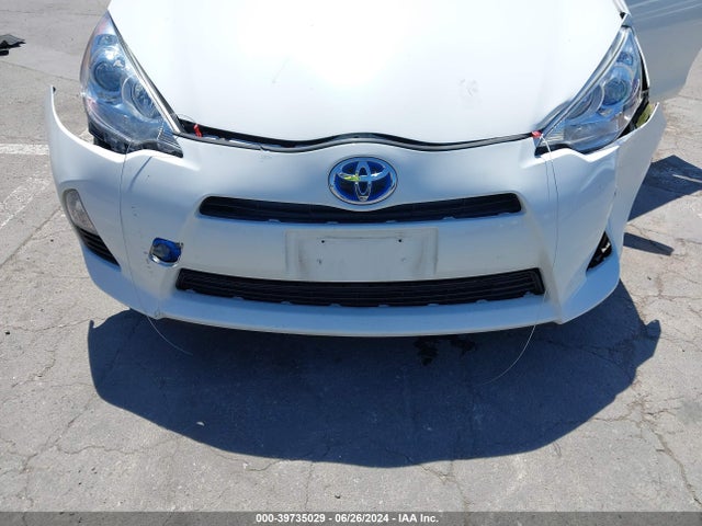Toyota Prius C Four 2014 JTDKDTB31E1072588 Image 6