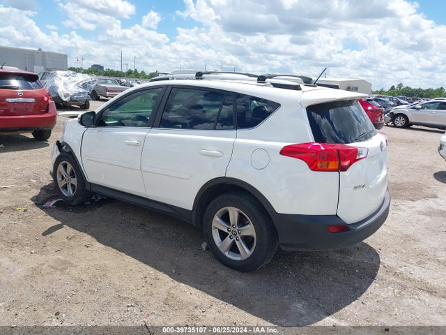 Toyota Rav4 Xle 2015 JTMWFREV8FJ049502 Image 3