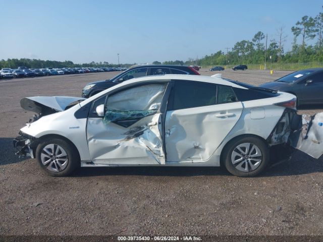 JTDKARFU3G3504121 Toyota Prius Four