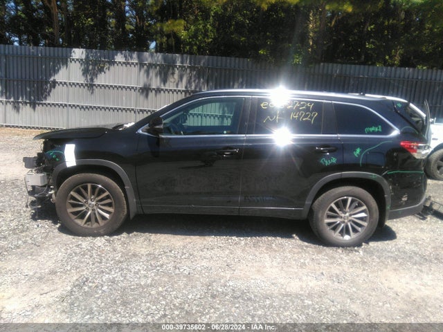 Toyota Highlander Xle 2018 5TDJZRFHXJS556181 Image 15
