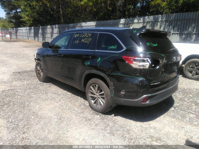 Toyota Highlander Xle 2018 5TDJZRFHXJS556181 Image 3