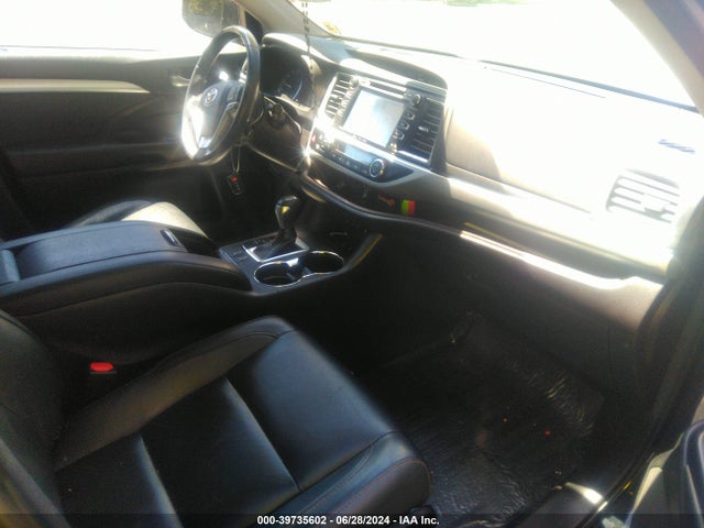 Toyota Highlander Xle 2018 5TDJZRFHXJS556181 Image 5