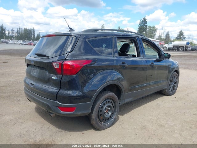 Ford ESCAPE SE 2019 1FMCU9GD1KUC33729 Image 4