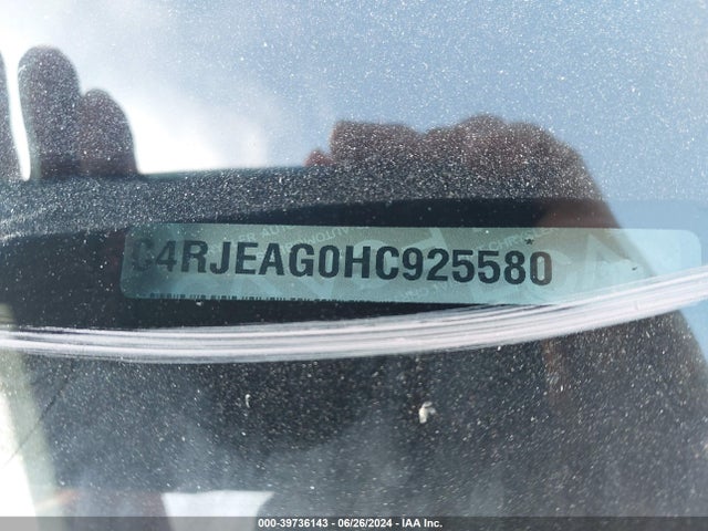 1C4RJEAG0HC925580 Jeep Grand Cherokee Altitude 4x2