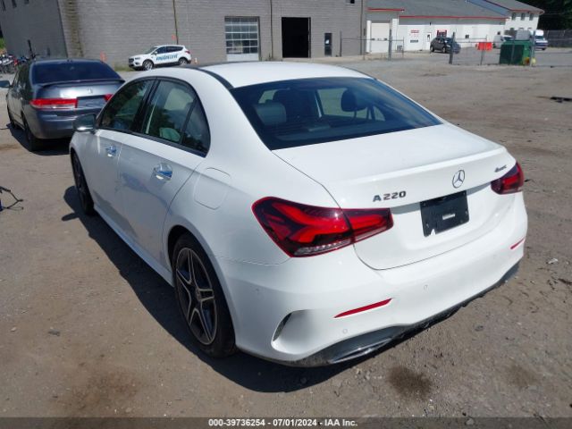 W1K3G4FB8NJ364845 Mercedes-Benz A 220 4matic