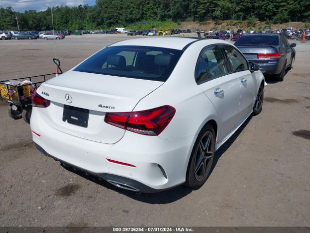 W1K3G4FB8NJ364845 Mercedes-Benz A 220 4matic