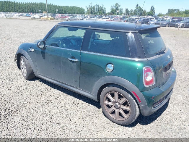 2011 MINI COOPER S WMWSV3C51BTY24932 Photo 2