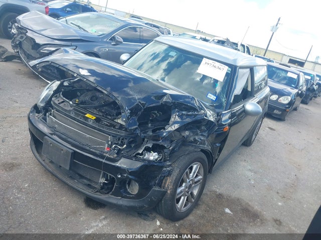 2011 MINI COOPER CLUBMAN WMWZF3C52BT188663 Photo 1