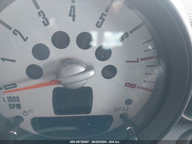 2011 MINI COOPER CLUBMAN WMWZF3C52BT188663 Photo 6