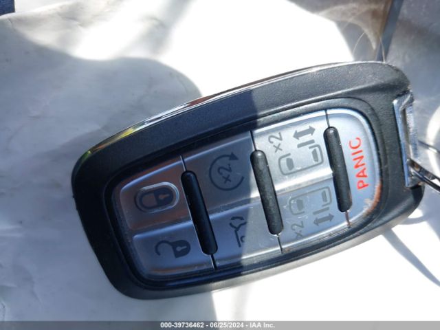 2C4RC1DG7LR217325 Chrysler Voyager Lxi
