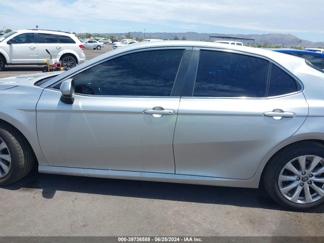 Toyota CAMRY LE 2018 JTNB11HK1J3050239 Image 14