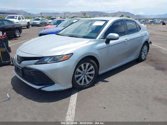 Toyota CAMRY LE 2018 JTNB11HK1J3050239 Image 2